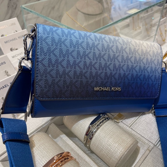 MICHAEL KORS Jet Set Large Ombré Signature Logo Crossbody Bag
Galaxy Blue 
NWT - Picture 16 of 16